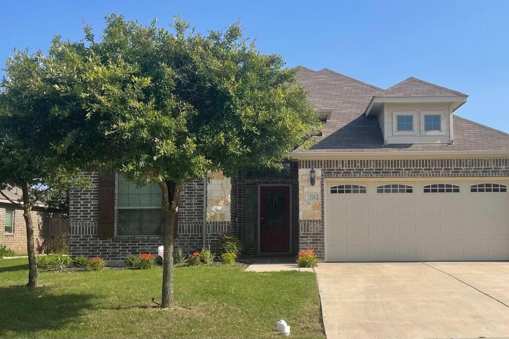 {{ hotelInfo.altText }}