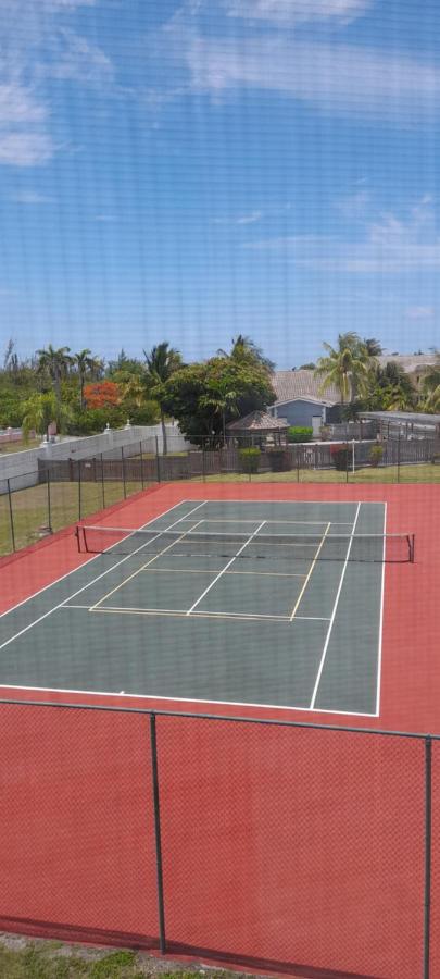 Tennis court: Luxury 4 bedroom 2 1/2 bath Condo with pool