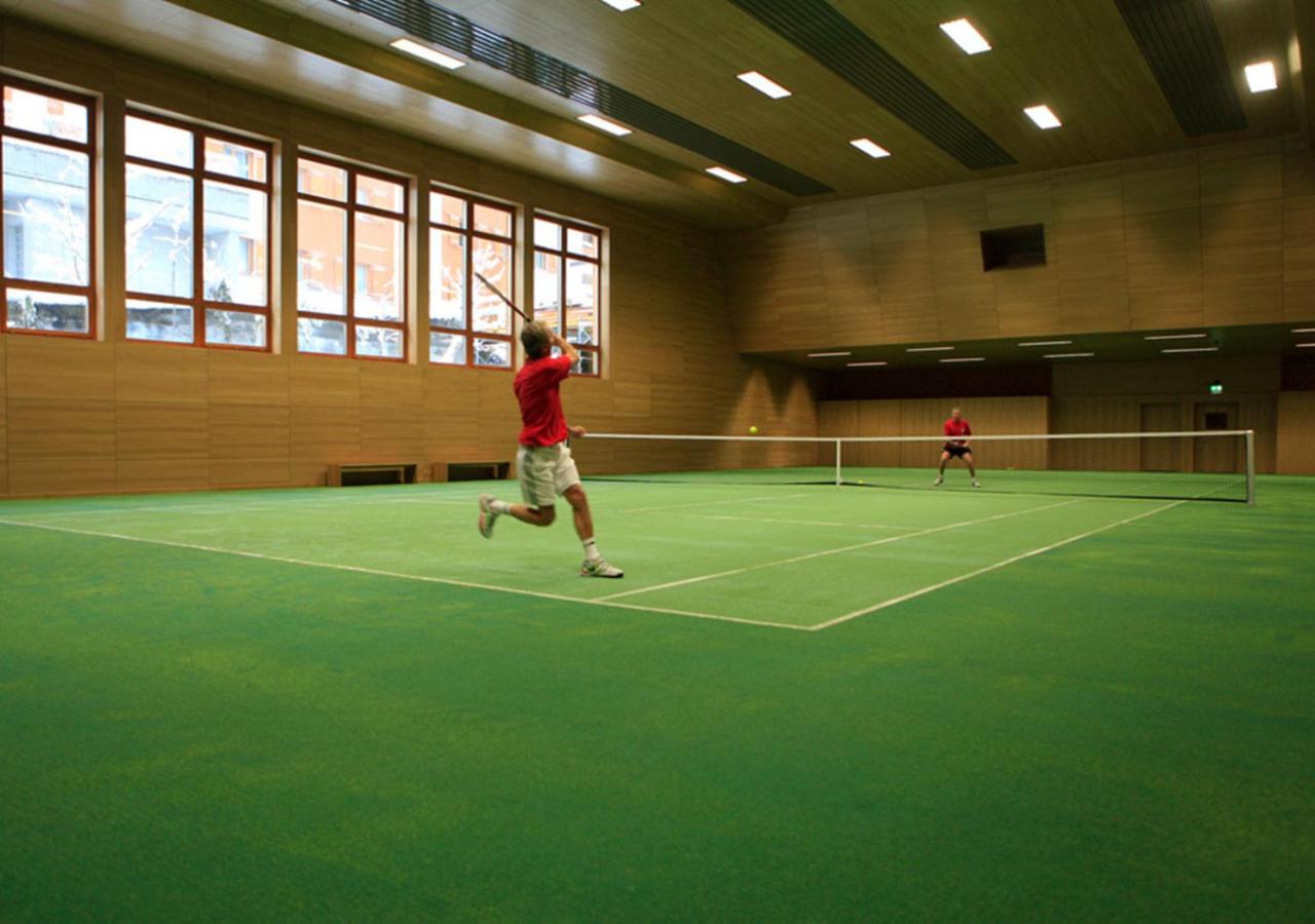 Tennis court: Resort Hotel Alex Zermatt