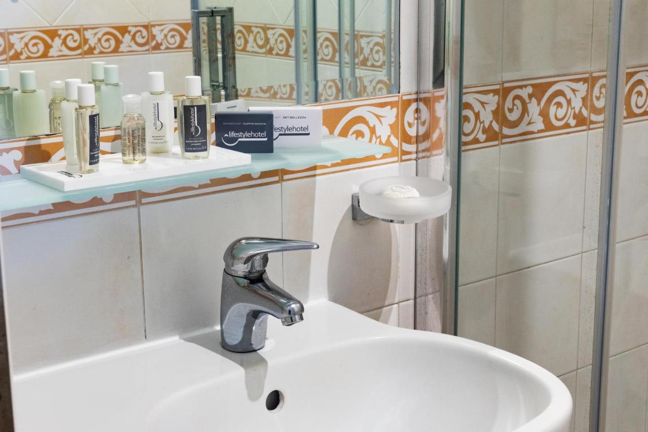 Rex Lifestyle Hotel - 3