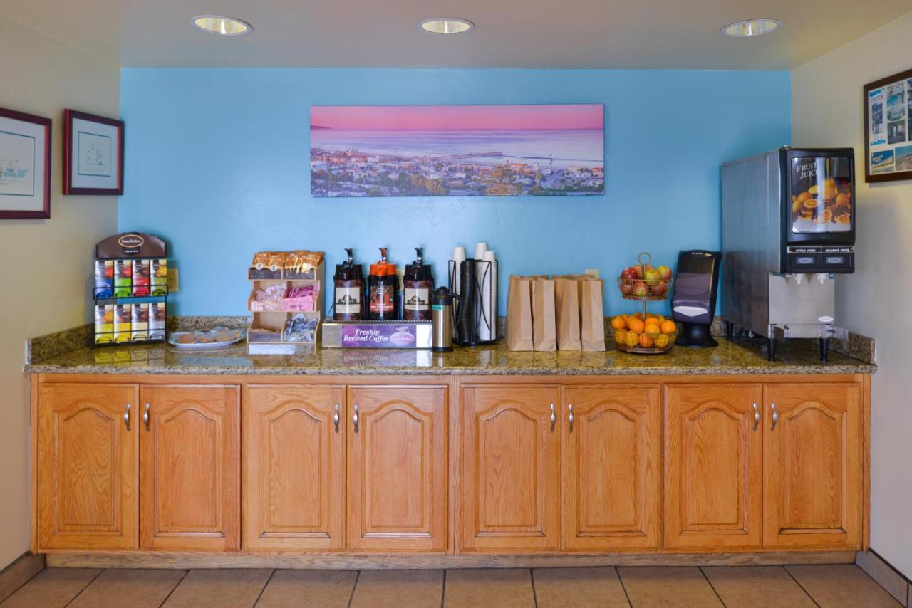 Edgewater Inn and Suites — photo 19