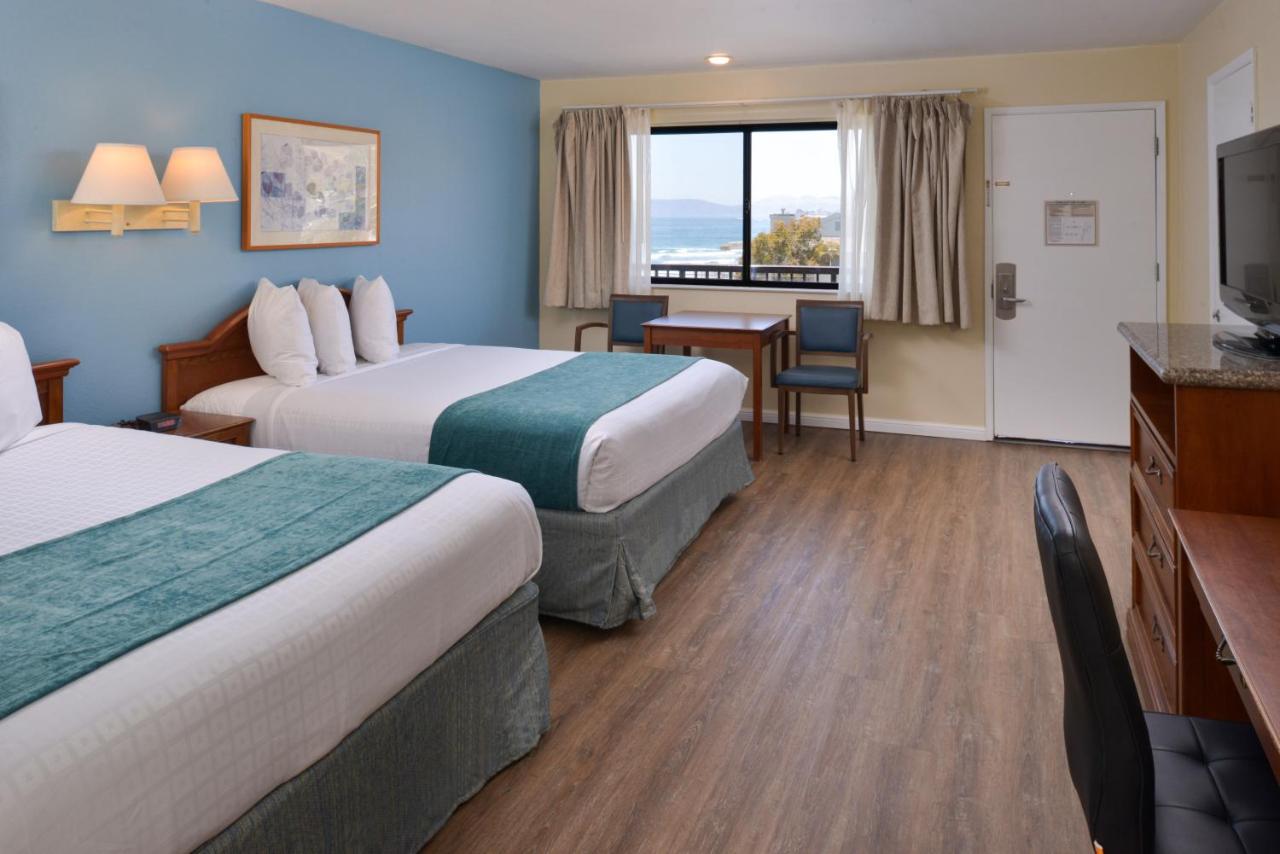 Edgewater Inn and Suites — photo 23
