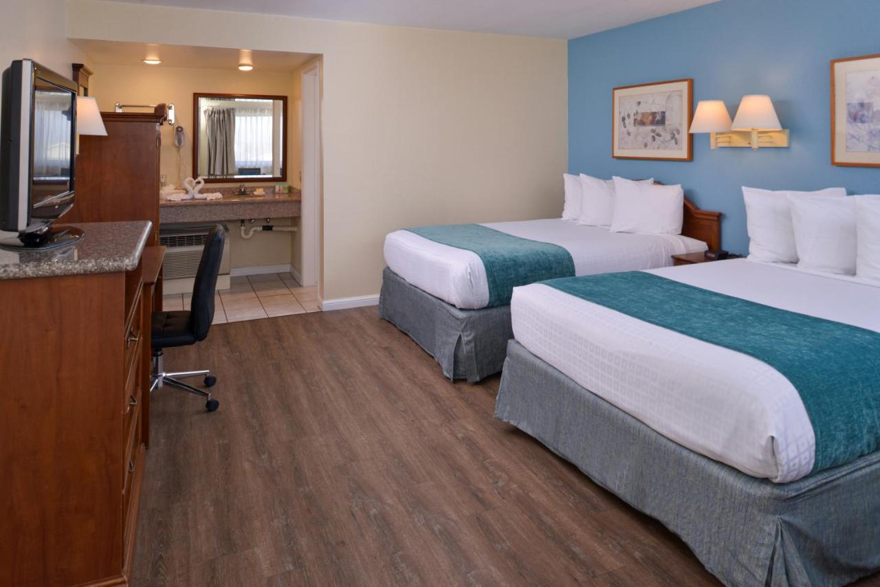 Edgewater Inn and Suites — photo 22