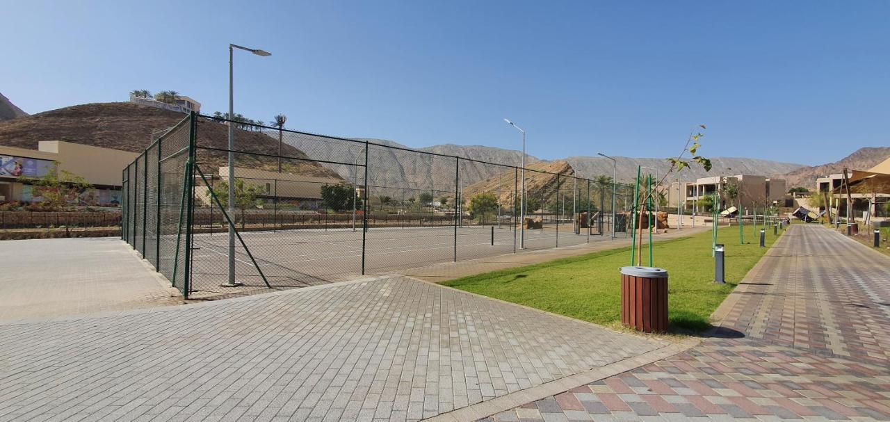 Tennis court: ONE Elegant Apartment in Muscat Bay 03