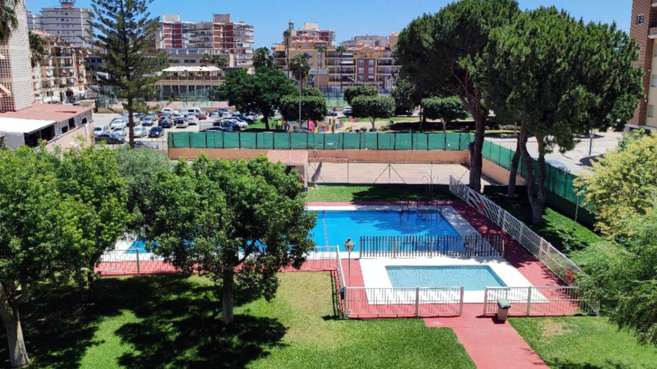 Tennis court: Los Prados - Amplio apartamento con piscina