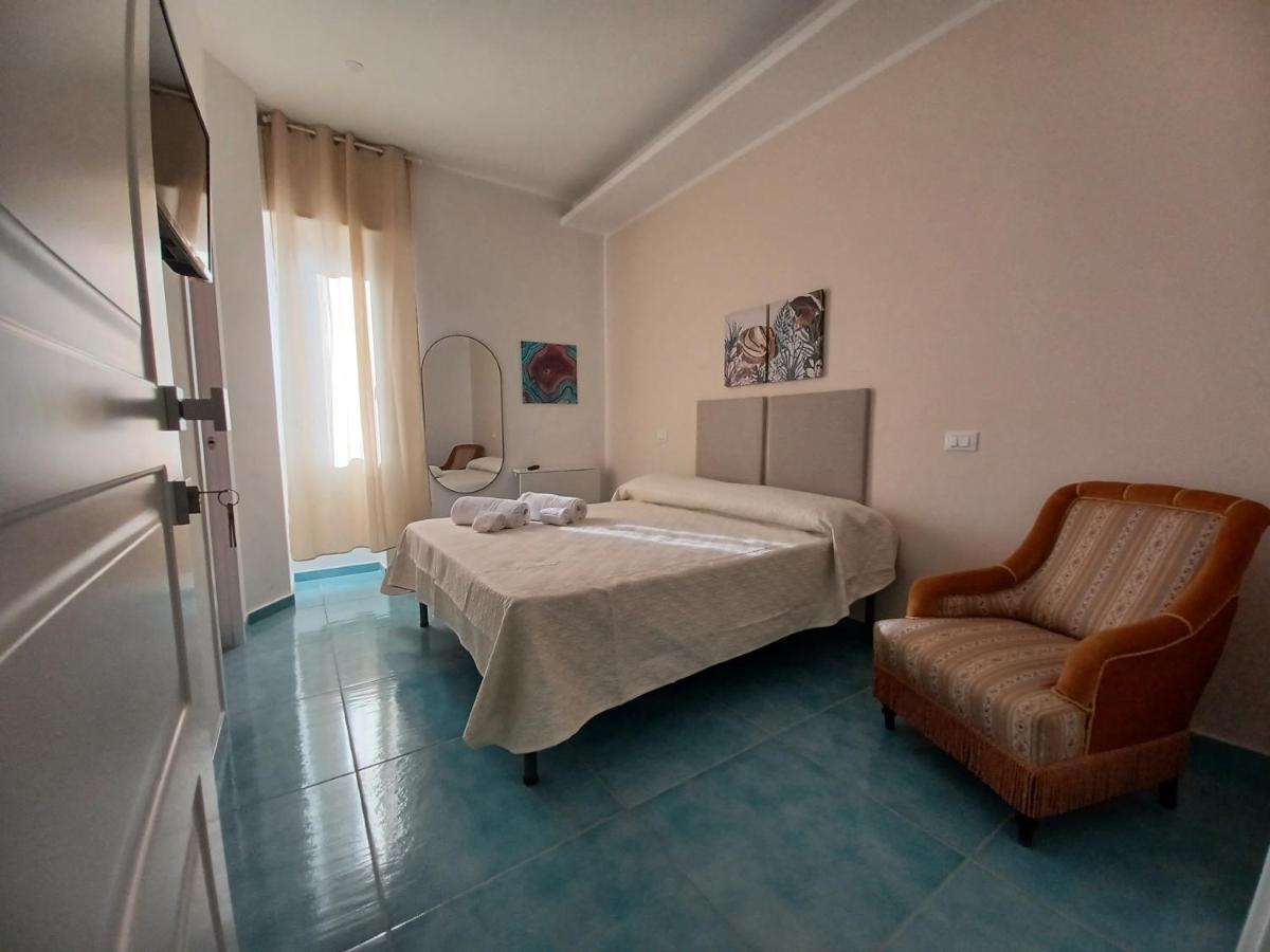 Image: due stanzulelle sul mare B&B