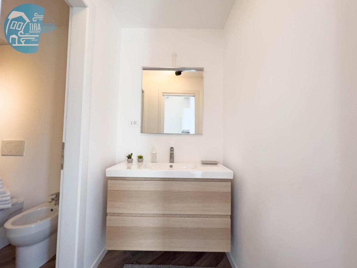 Basovizza 3 Angelica Tirabora Short Rent - 3