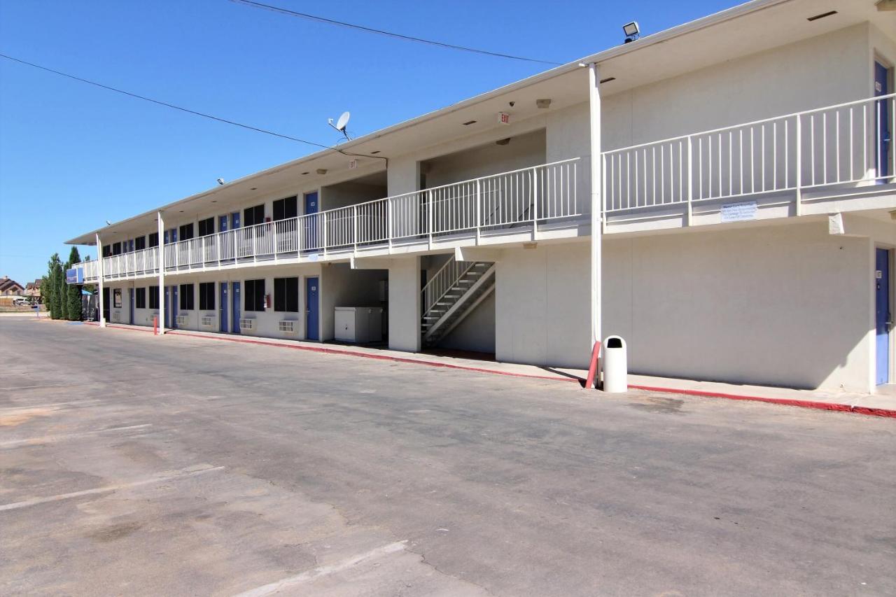 Royal Manor Motel — photo 20