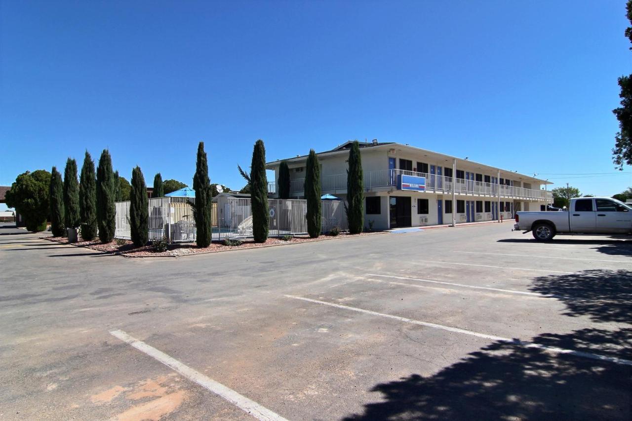 Royal Manor Motel — photo 21