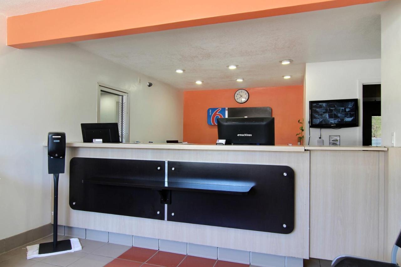 Royal Manor Motel — photo 15