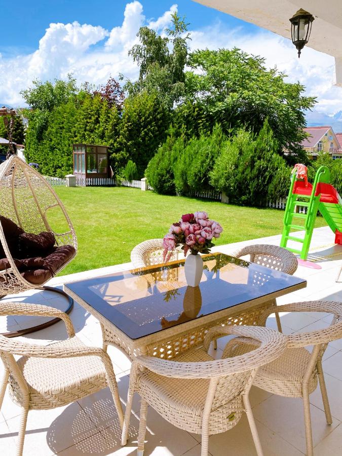 Adorable 3 bedroom home next to the beach