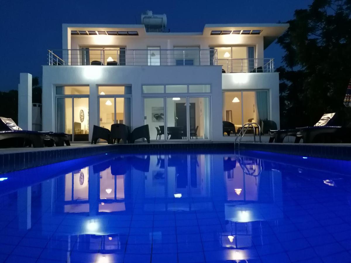 Blue Horizon Villa with Seaviews and Private Heated Pool (Ciper Ayios  Amvrosios) - Booking.com