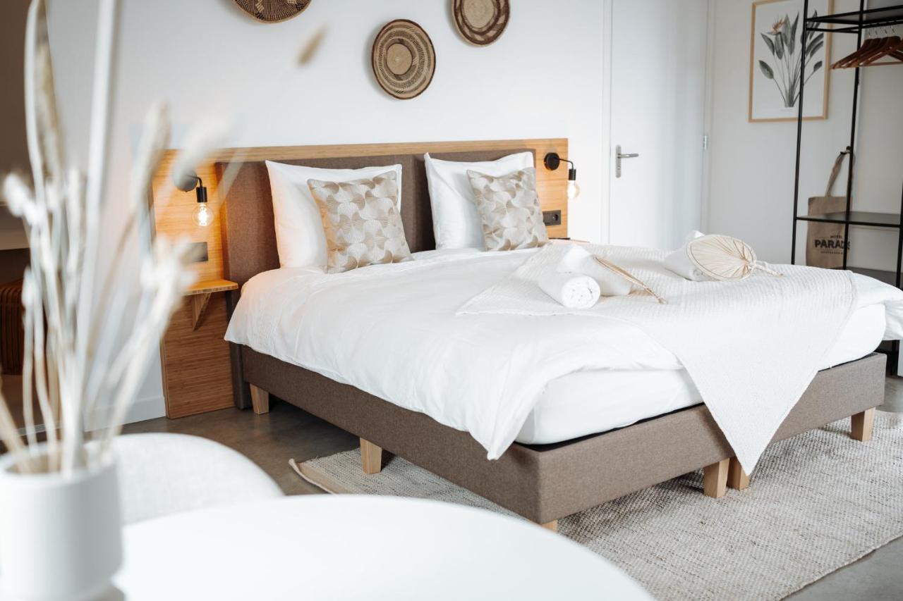 Een bed of bedden in een kamer bij Hotel Paradis Zandvoort