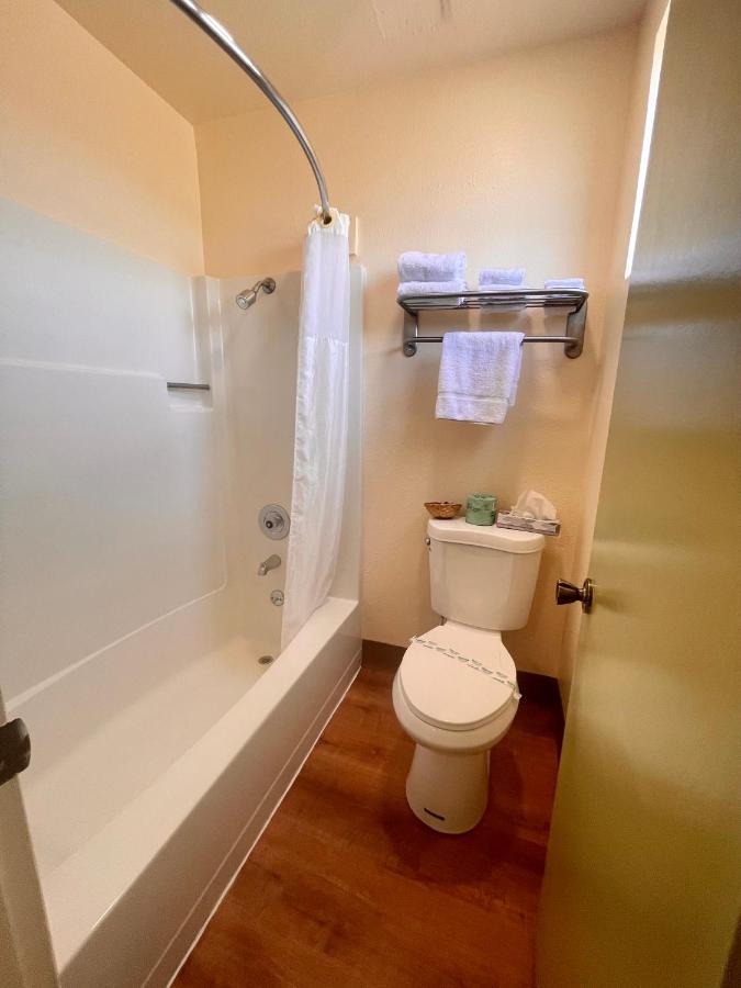 Regency Inn Lakeport — photo 7