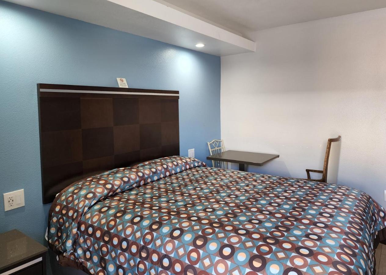 DAY N NIGHT INN - Near Universal Studios Hollywood - 2