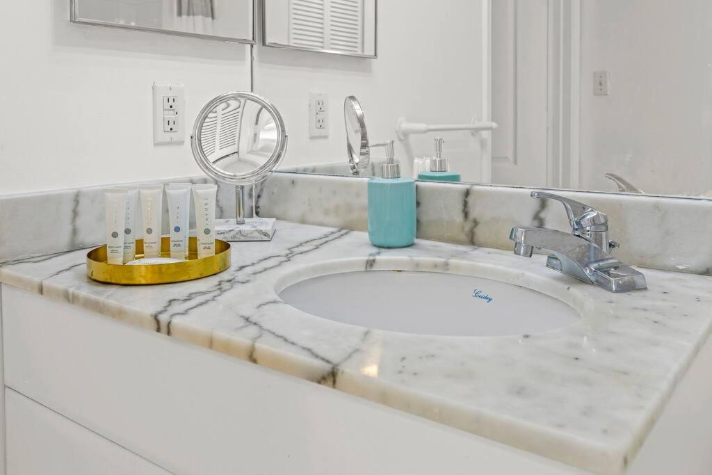 High Floor Unit Located in Brickell - Free Parking - 3