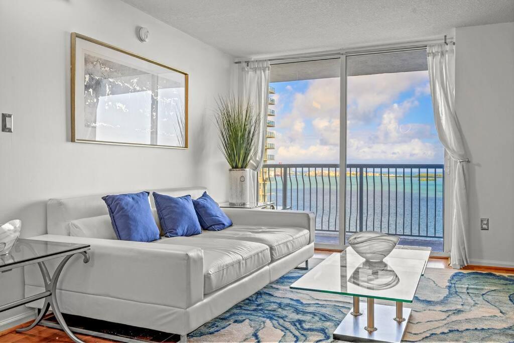 INCREDIBLE OCEAN VIEW 3 BEDROOMS UNIT - 4