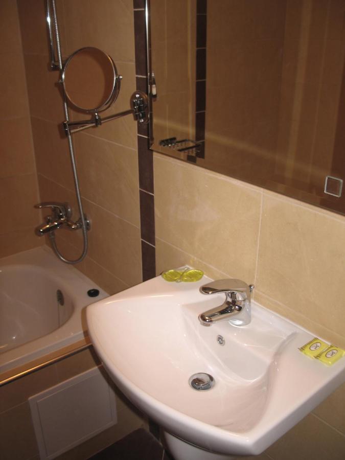 Winslow Infinity Aparthotel photo