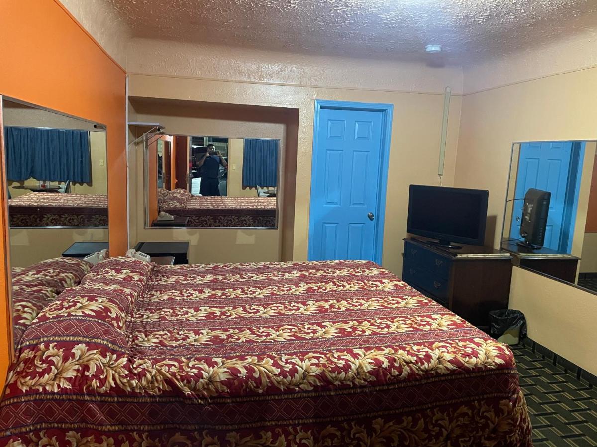 Deluxe Motel — photo 7