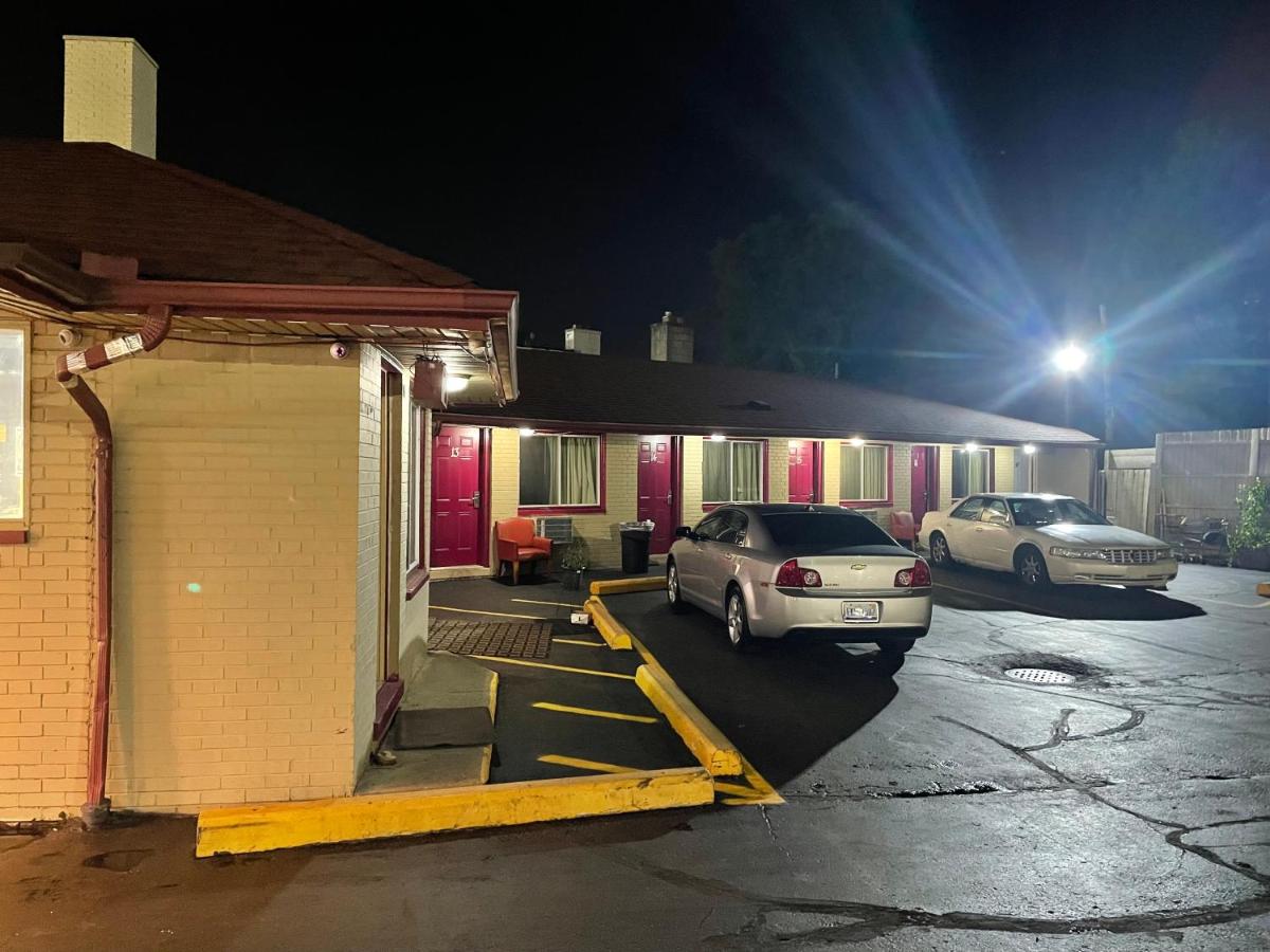 Deluxe Motel — photo 12