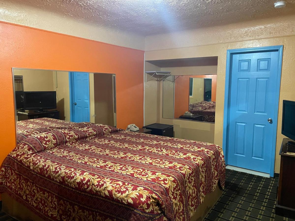 Deluxe Motel — photo 14