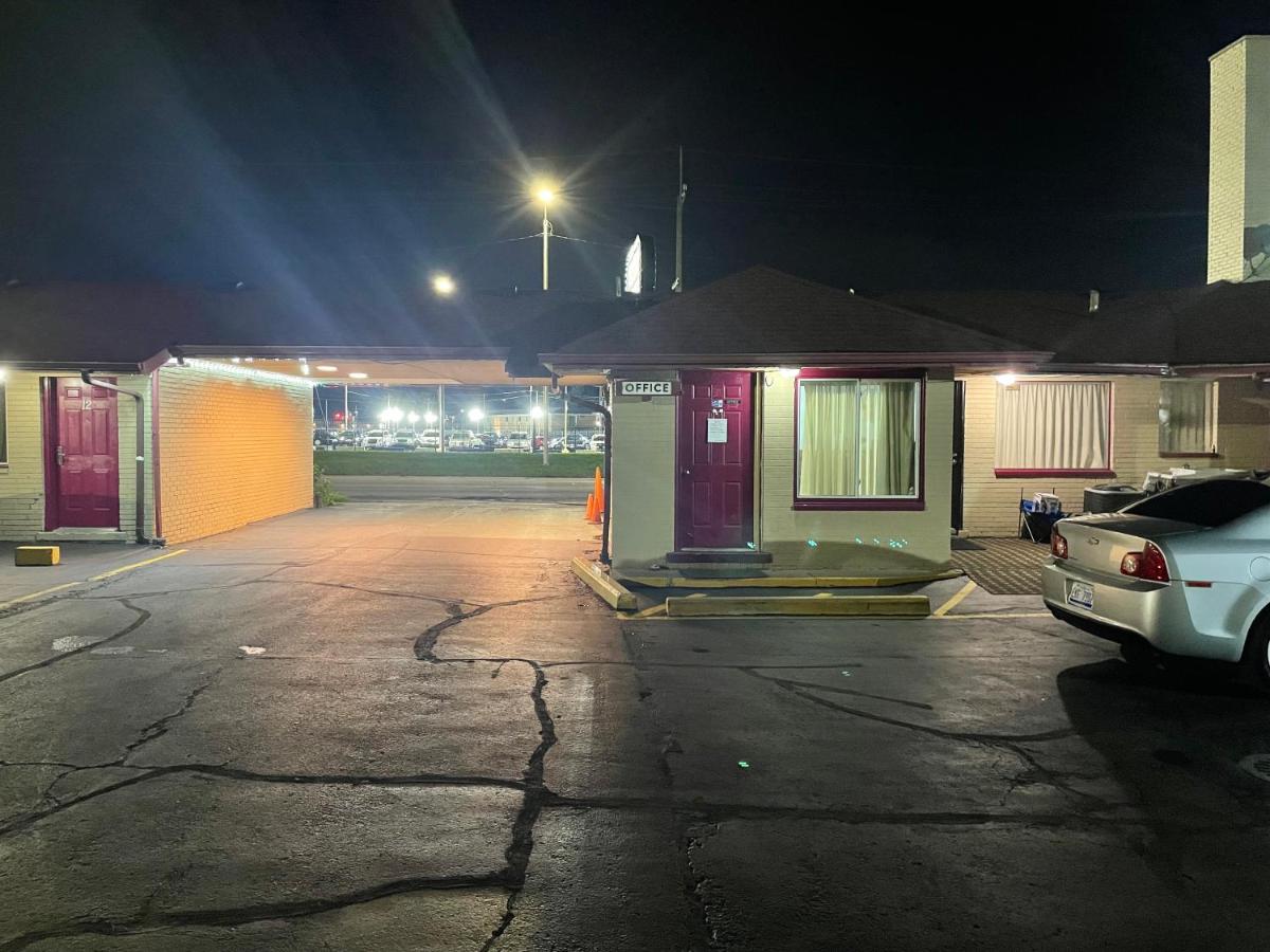 Deluxe Motel — photo 15