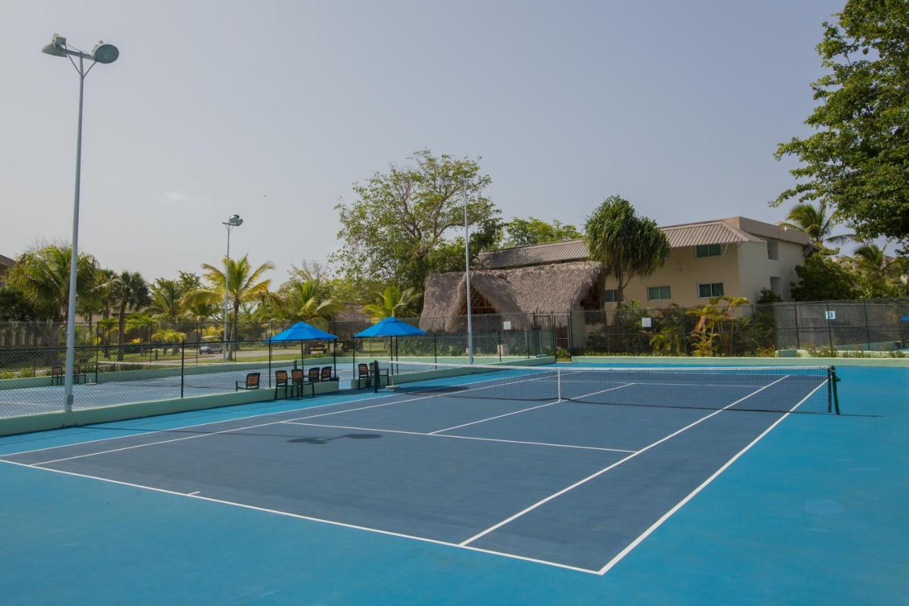 Tennis court: Royalton Splash Punta Cana, An Autograph Collection All-Inclusive Resort & Casino