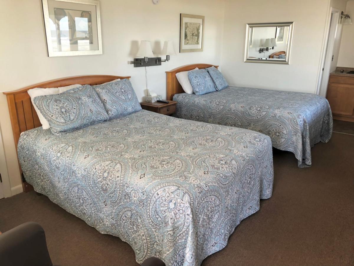 Sandpiper Beachfront Motel — photo 22
