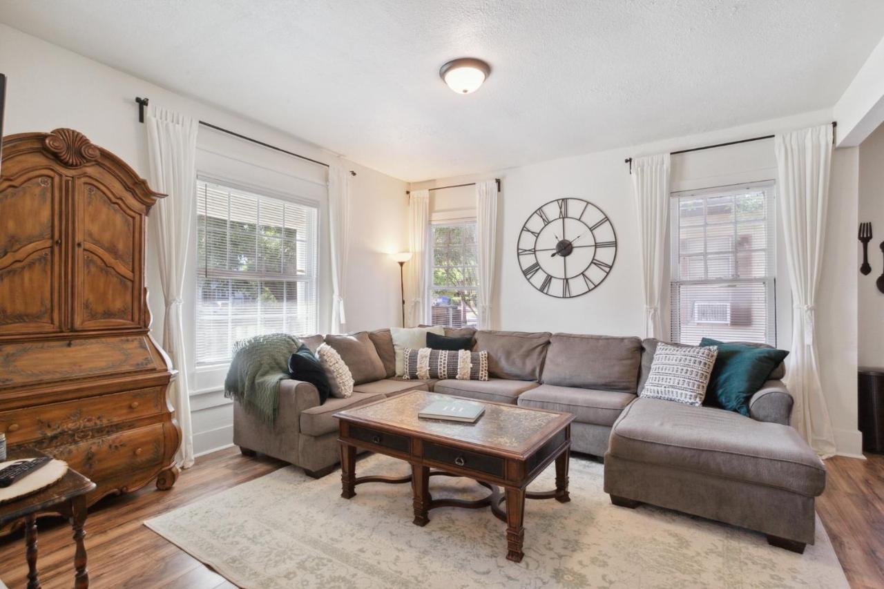 {{ hotelInfo.altText }}