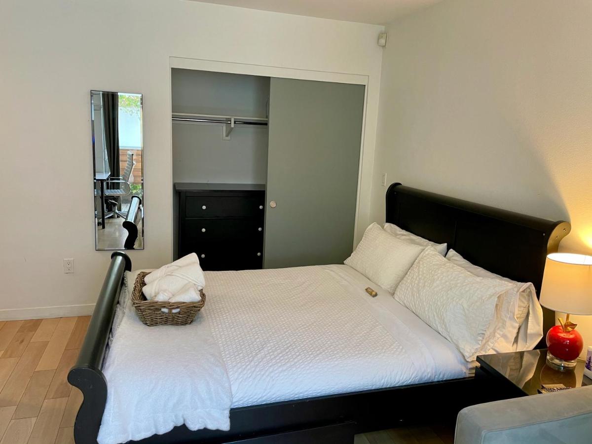 Hollywood’s Suite - 2