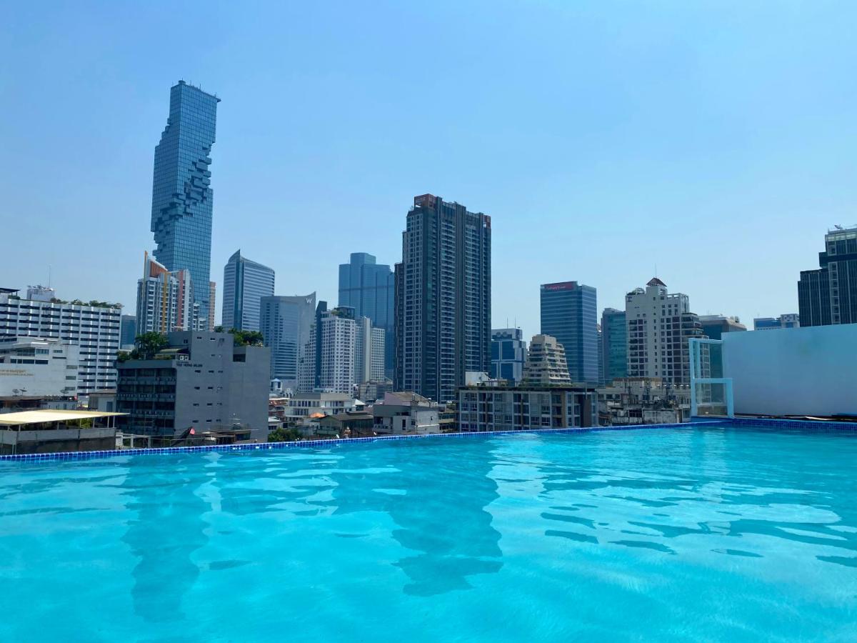 Rooftop swimming pool: Sapphire hotel Silom Bangkok 蓝宝石曼谷酒店