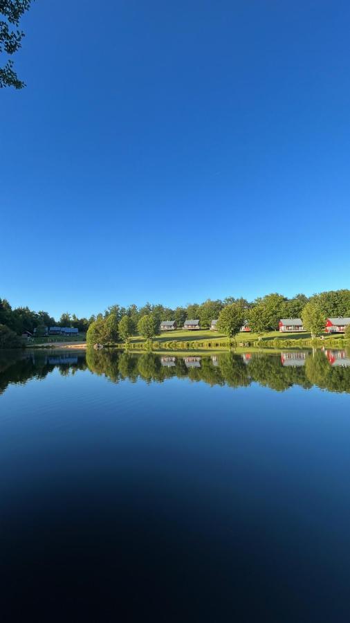 Image: Chalet sur bord de l'eau