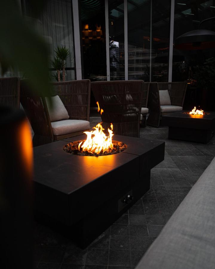 Paradox Hotel Vancouver photo
