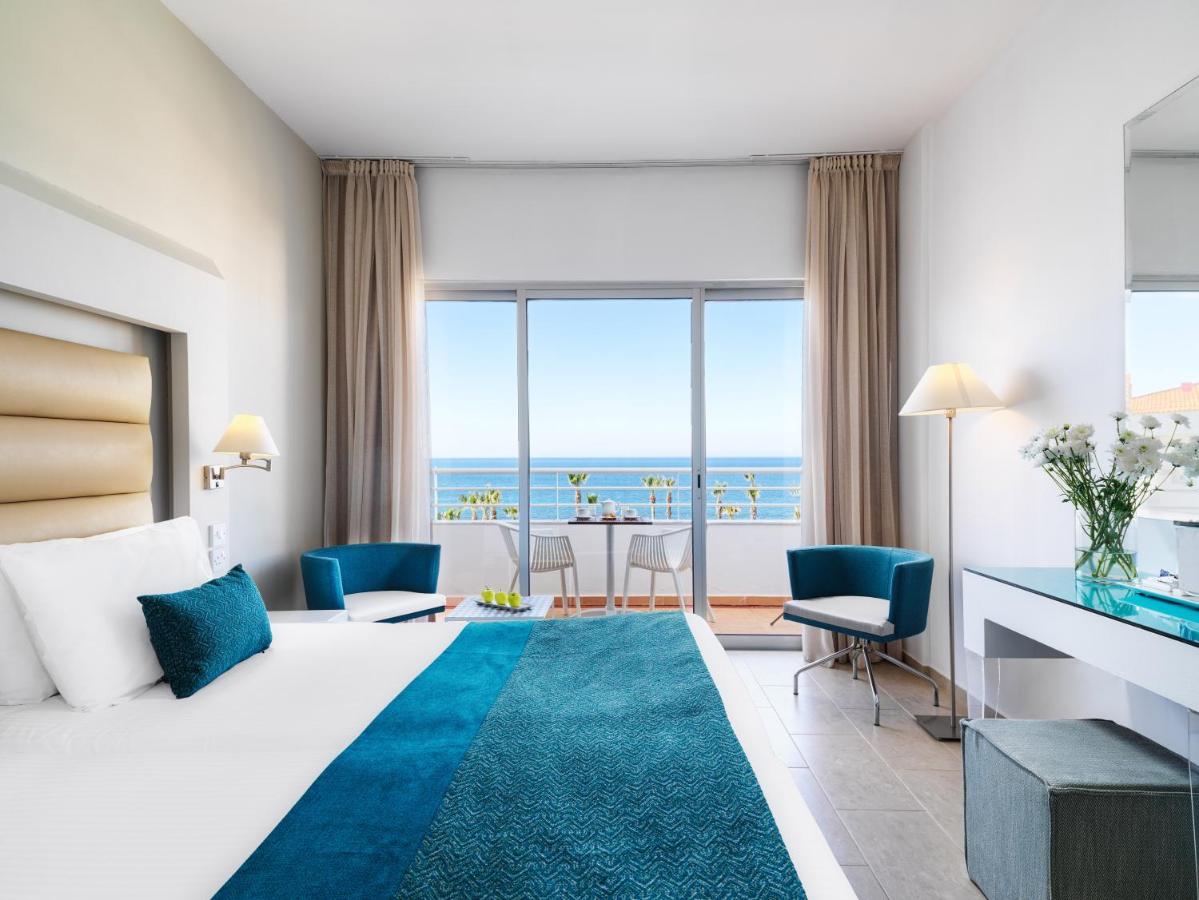 Leonardo Cypria Bay photo