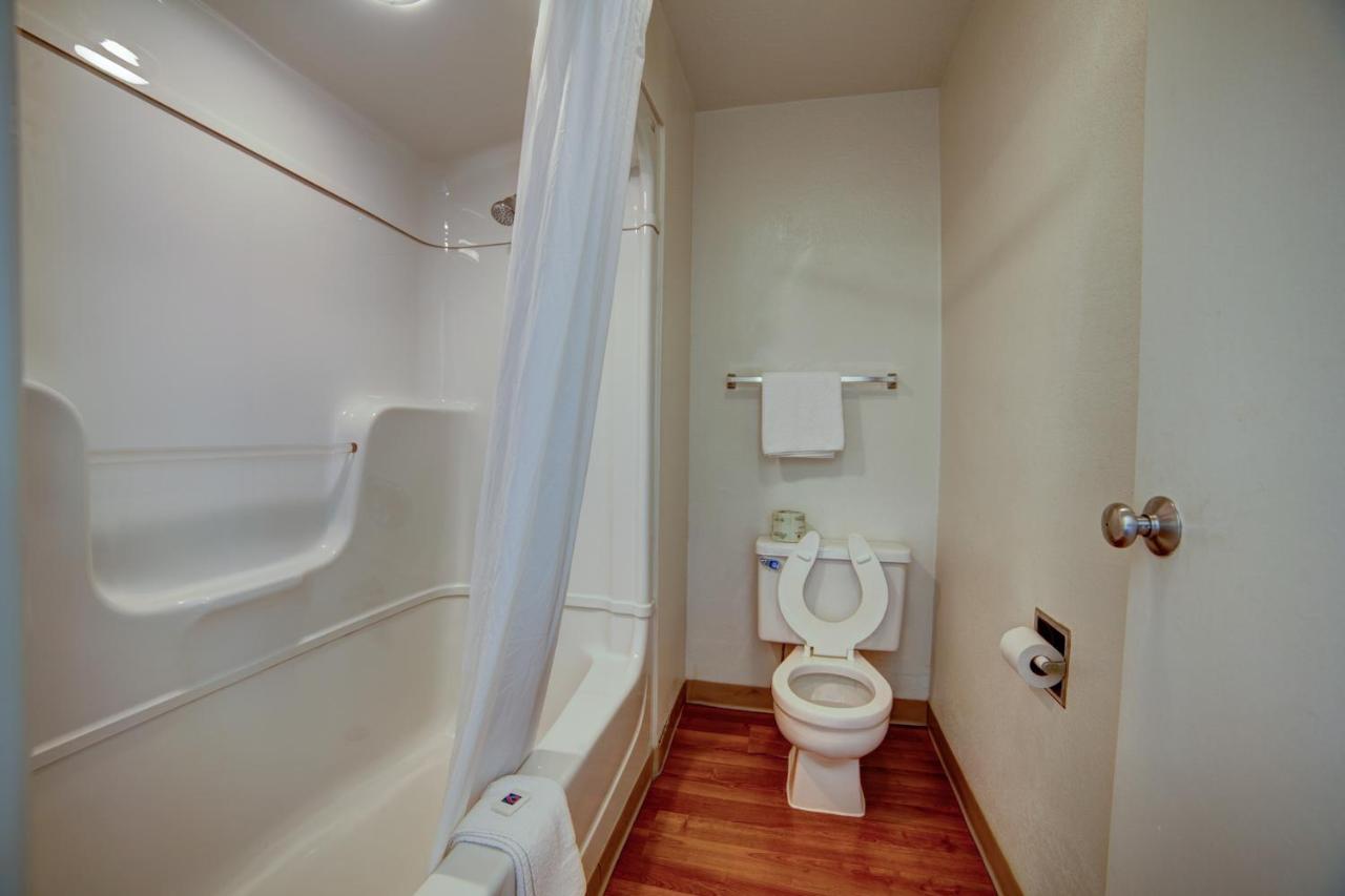 Budget Inn — photo 21