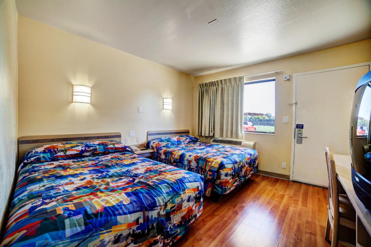 Budget Inn — photo 11
