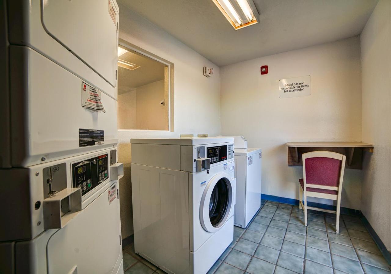 Budget Inn — photo 19