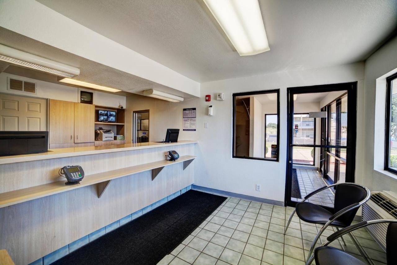Budget Inn — photo 4