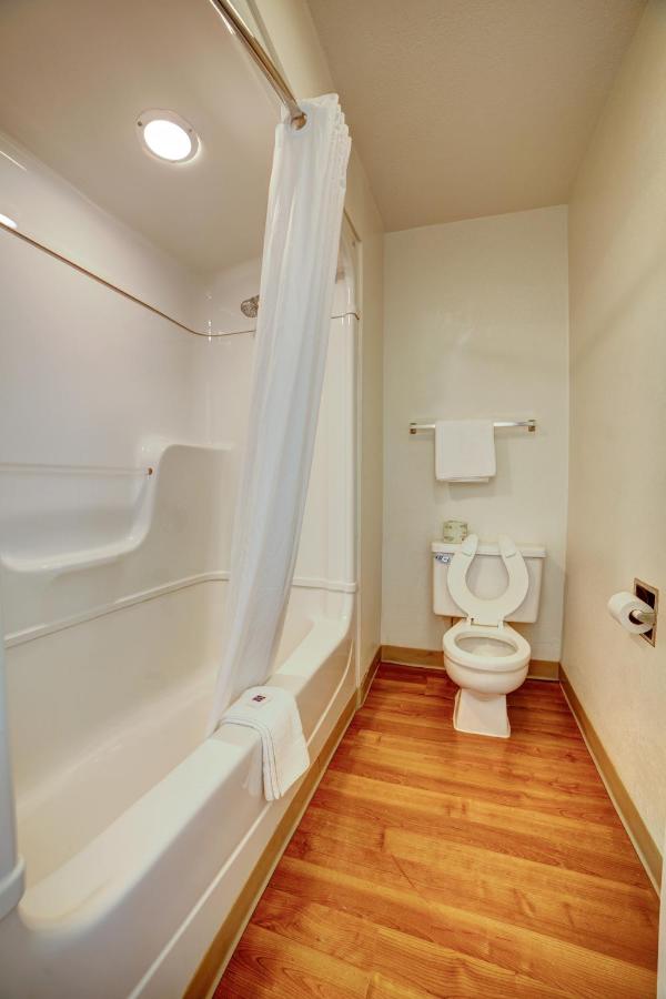 Budget Inn — photo 17