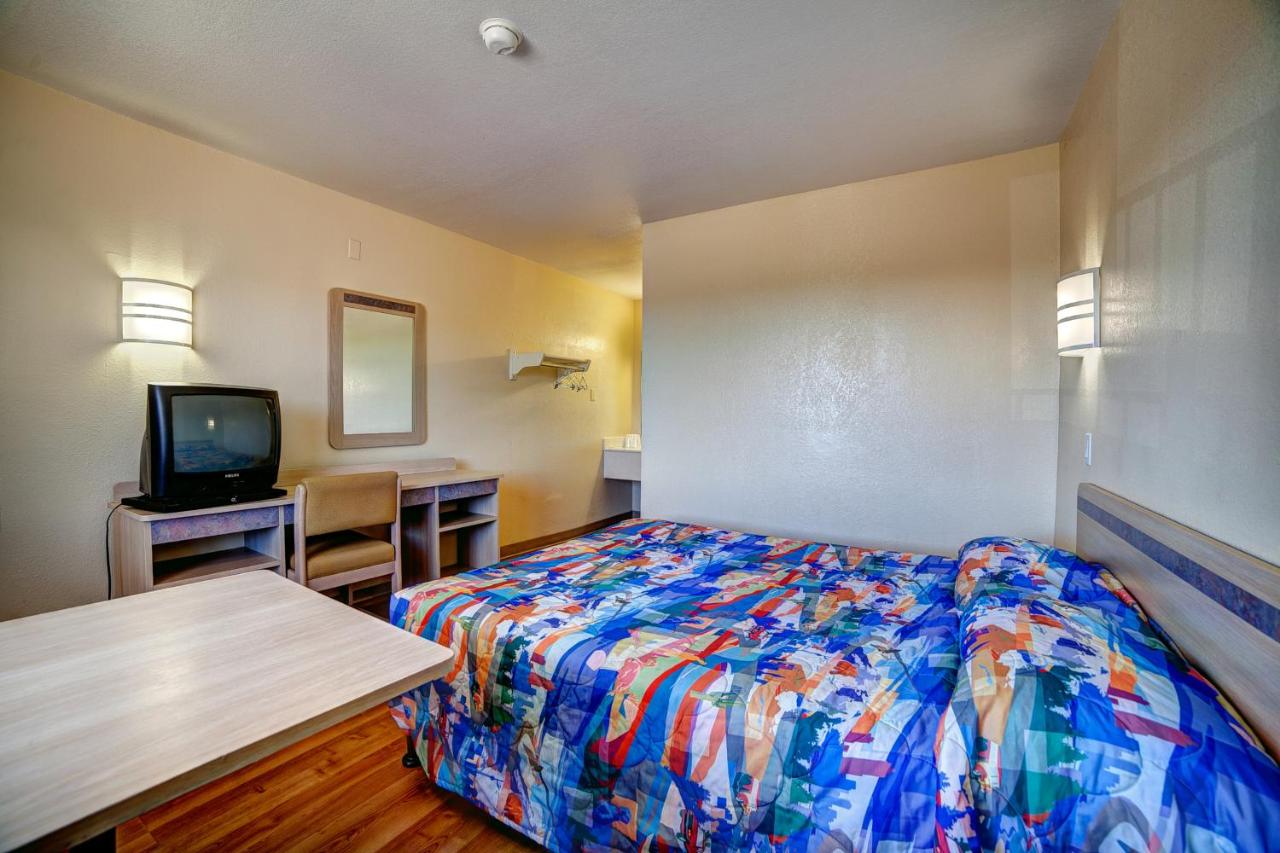 Budget Inn — photo 5