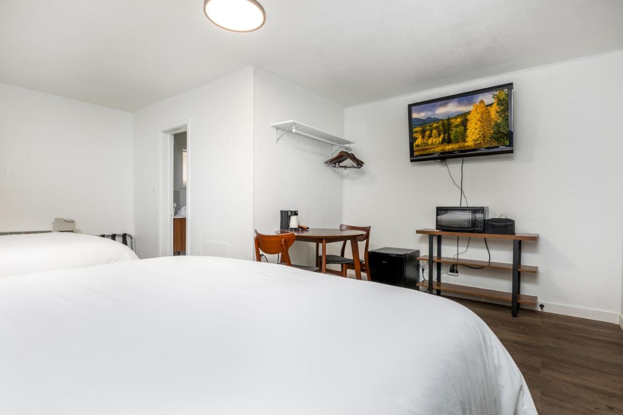 Minecart Motor Lodge — photo 2