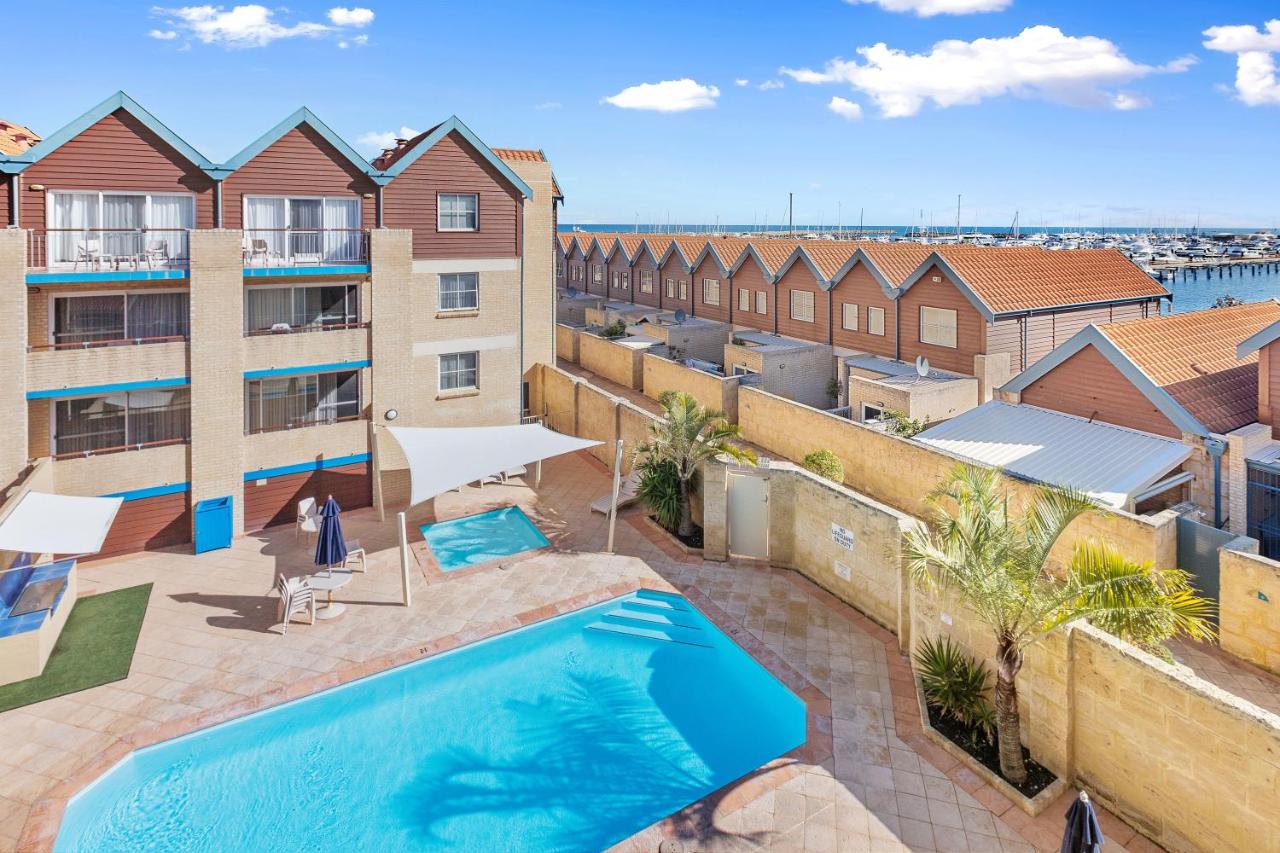 {{ hotelInfo.altText }}