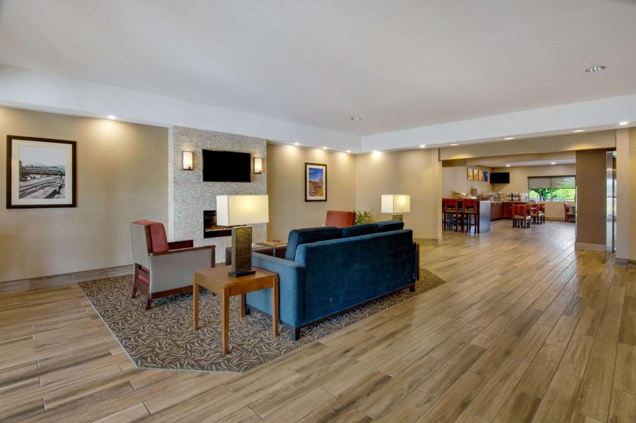 Airport Inn Efficiencies — photo 10