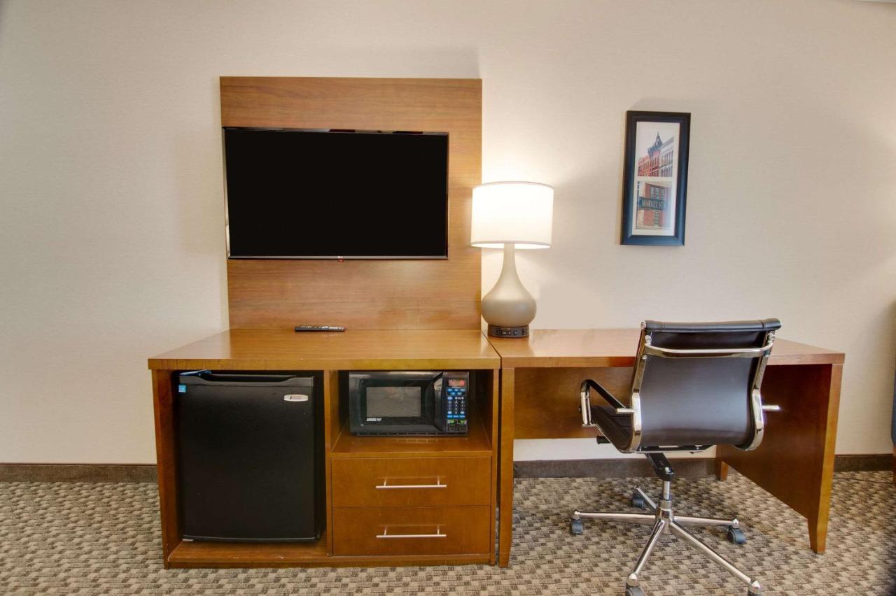 Airport Inn Efficiencies — photo 18