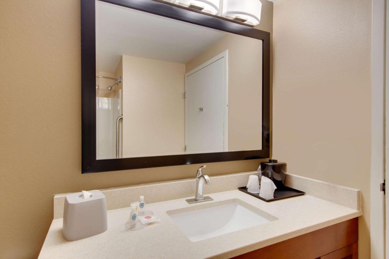Airport Inn Efficiencies — photo 19