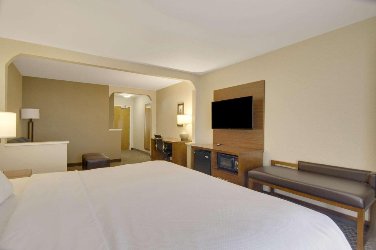 Airport Inn Efficiencies — photo 22