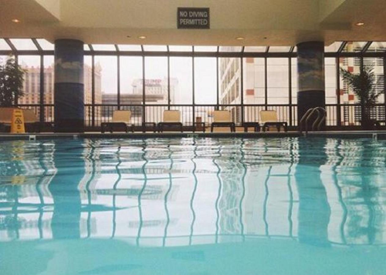 Heated swimming pool: The Claridge Hotel