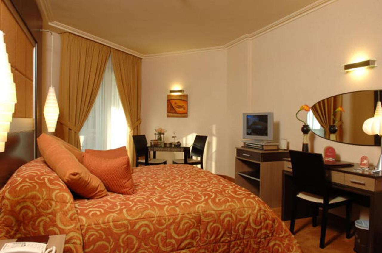 Regency Palace Hotel photo