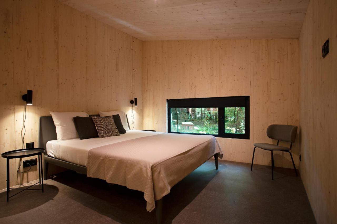 a bedroom with a large bed and a window at Buitenplaats Petersburg in Arnhem