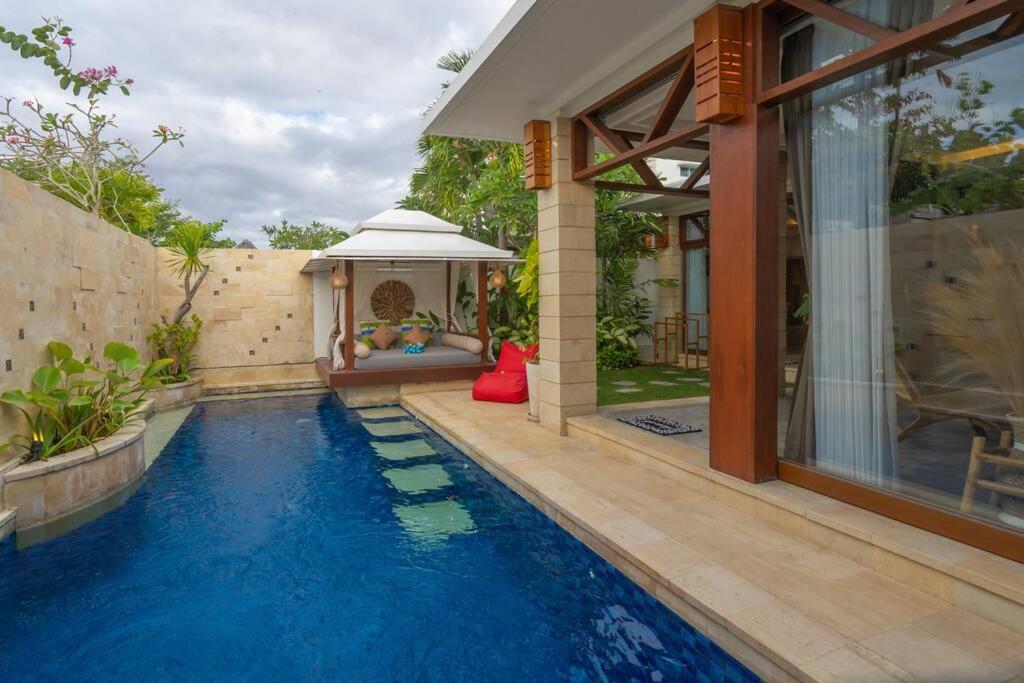 Villa Romantis di Canggu Villa Romantis di Canggu Miracle Villa Canggu